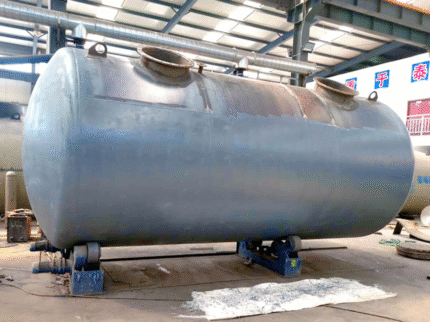Single-layer storage tank