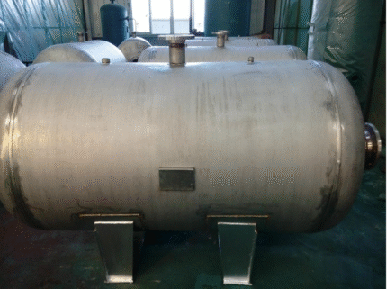 Single-layer storage tank