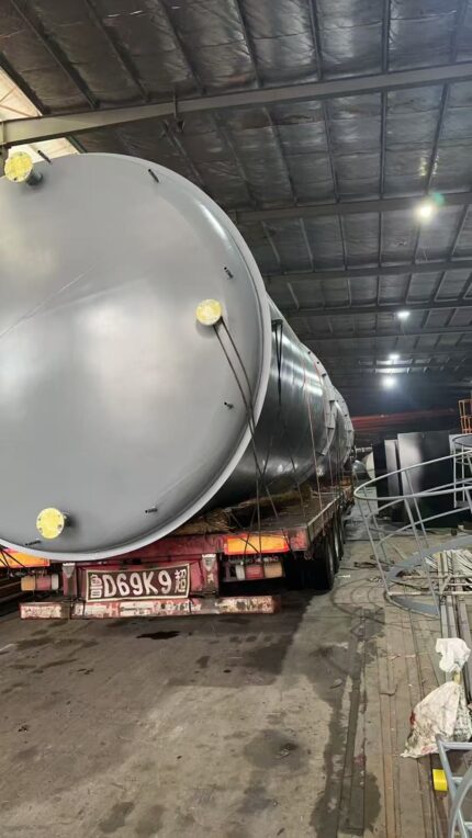 Vertical storage tank